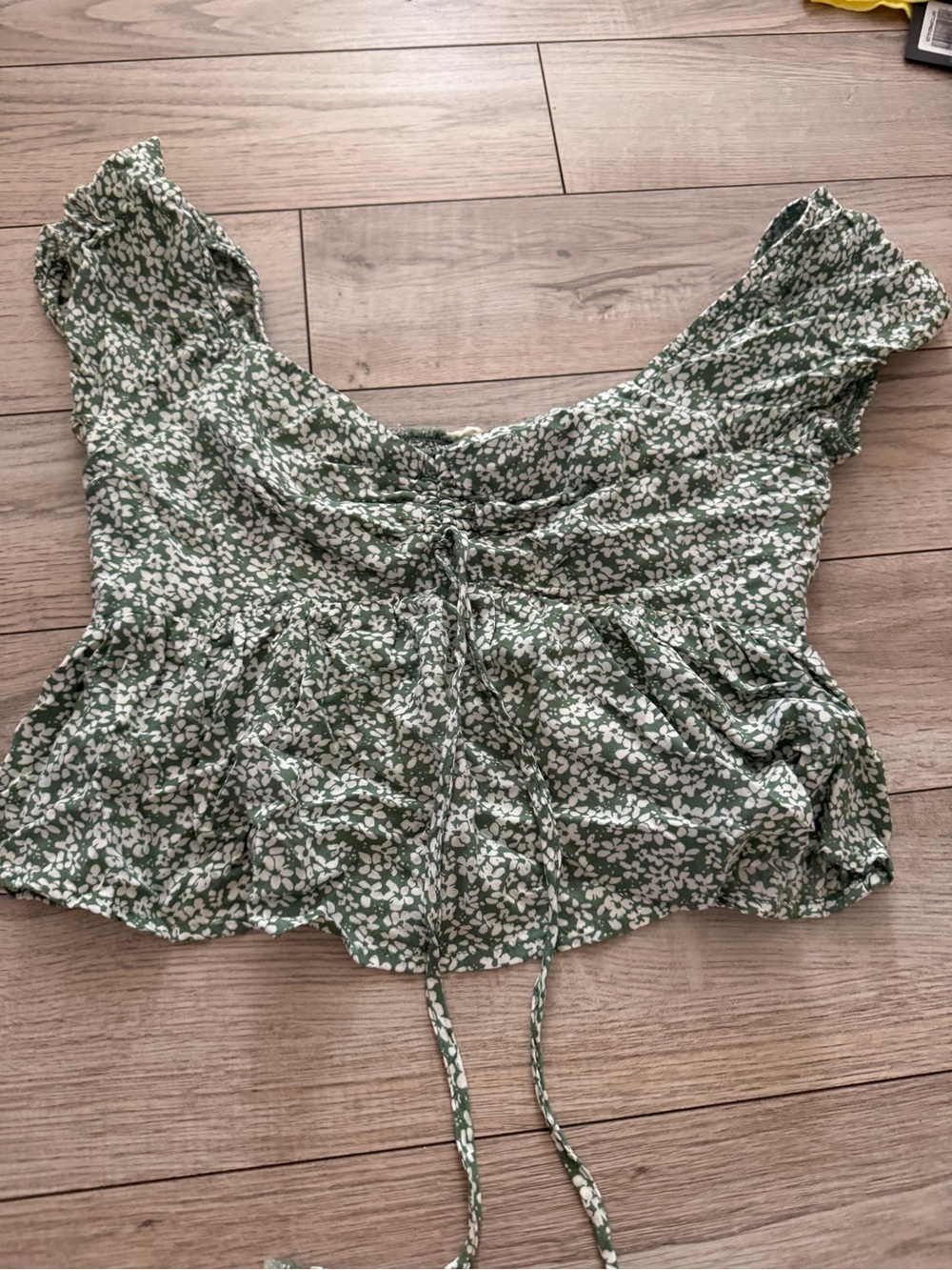 Women’s Green Floral Tie-Front Crop Top